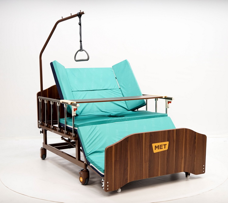 кровать для инвалидов с прикроватным столиком